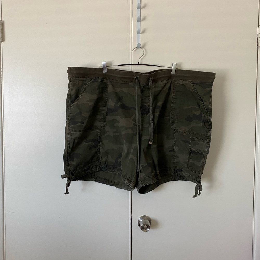Terra & Sky Green Cargo Shorts Relaxed Fit w/drawstring, Used